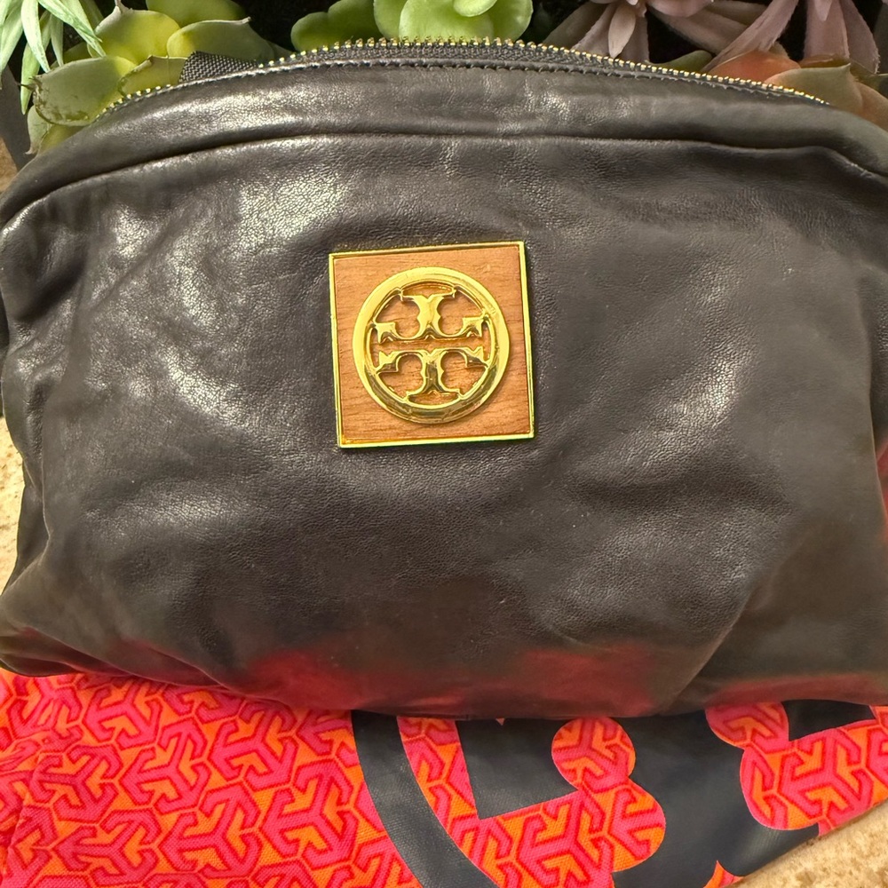 Tory Burch Black Leather Bag with Gold logo Emblem